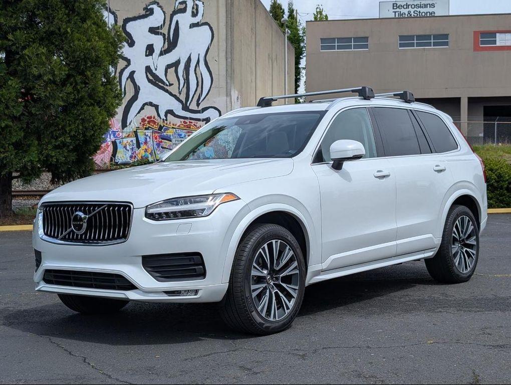 2022 Crystal White Volvo XC90