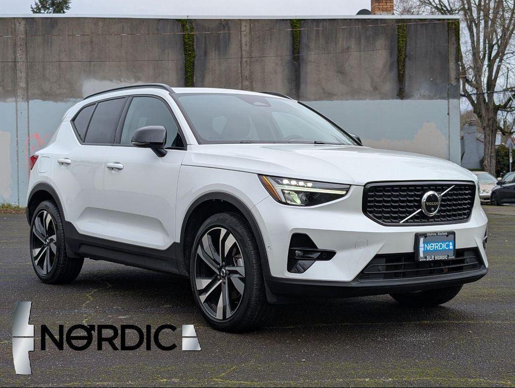 used 2023 Volvo XC40 car, priced at $31,900