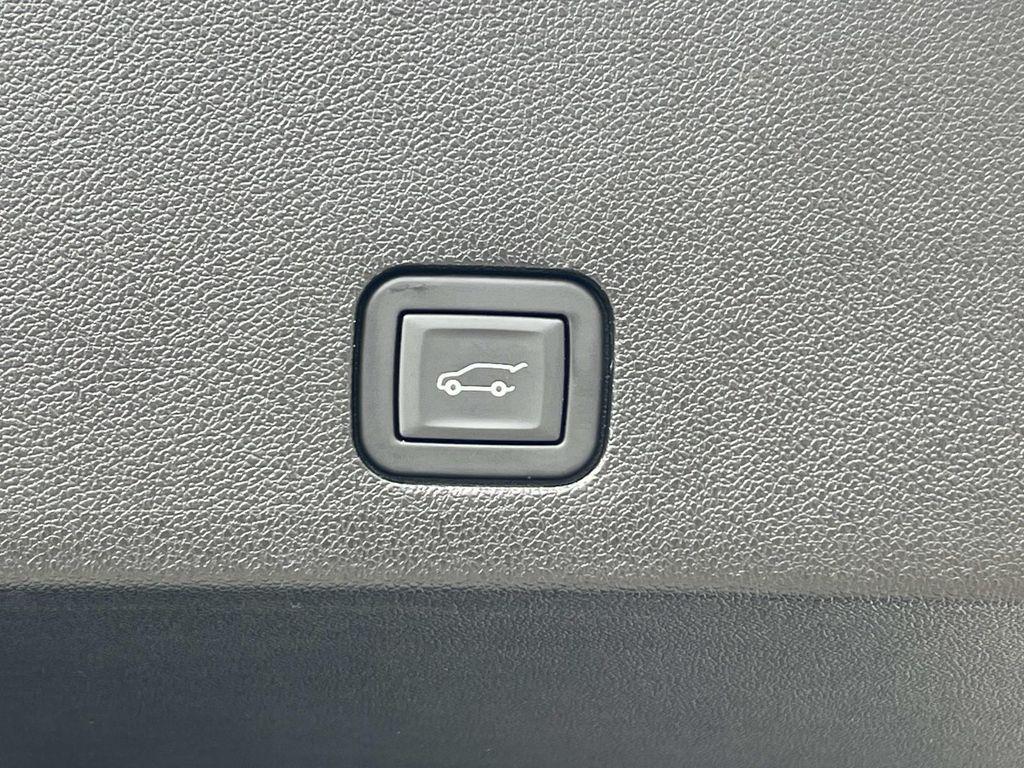 used 2023 Cadillac XT6 car, priced at $38,900