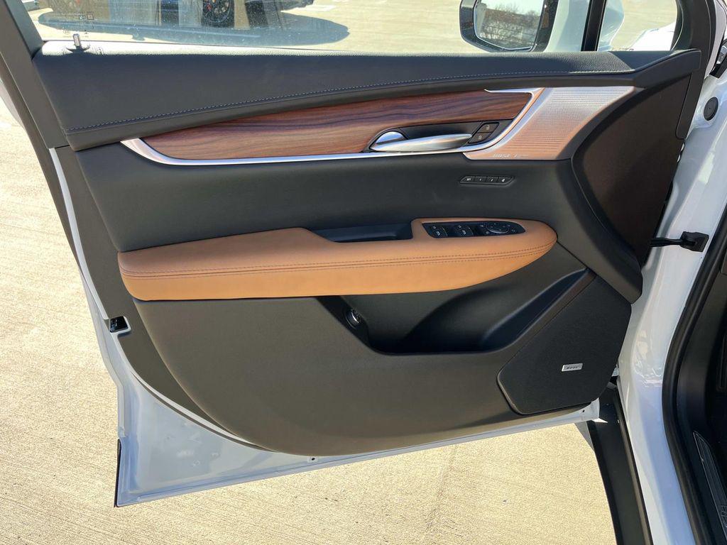 new 2026 Cadillac XT5 car, priced at $60,595