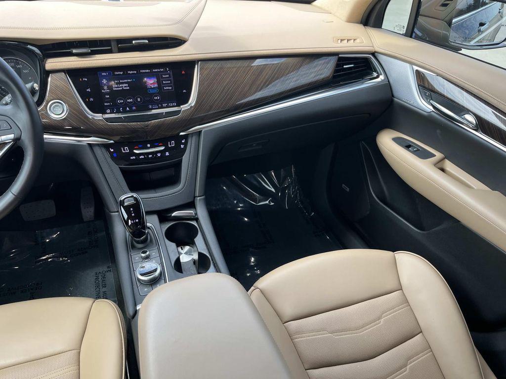 used 2025 Cadillac XT6 car, priced at $57,900