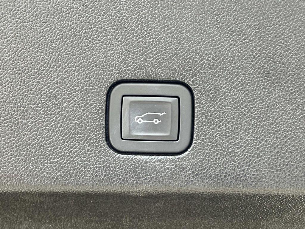 used 2025 Cadillac XT6 car, priced at $57,900