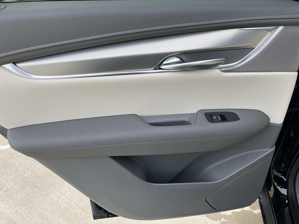 new 2025 Cadillac XT5 car, priced at $57,190