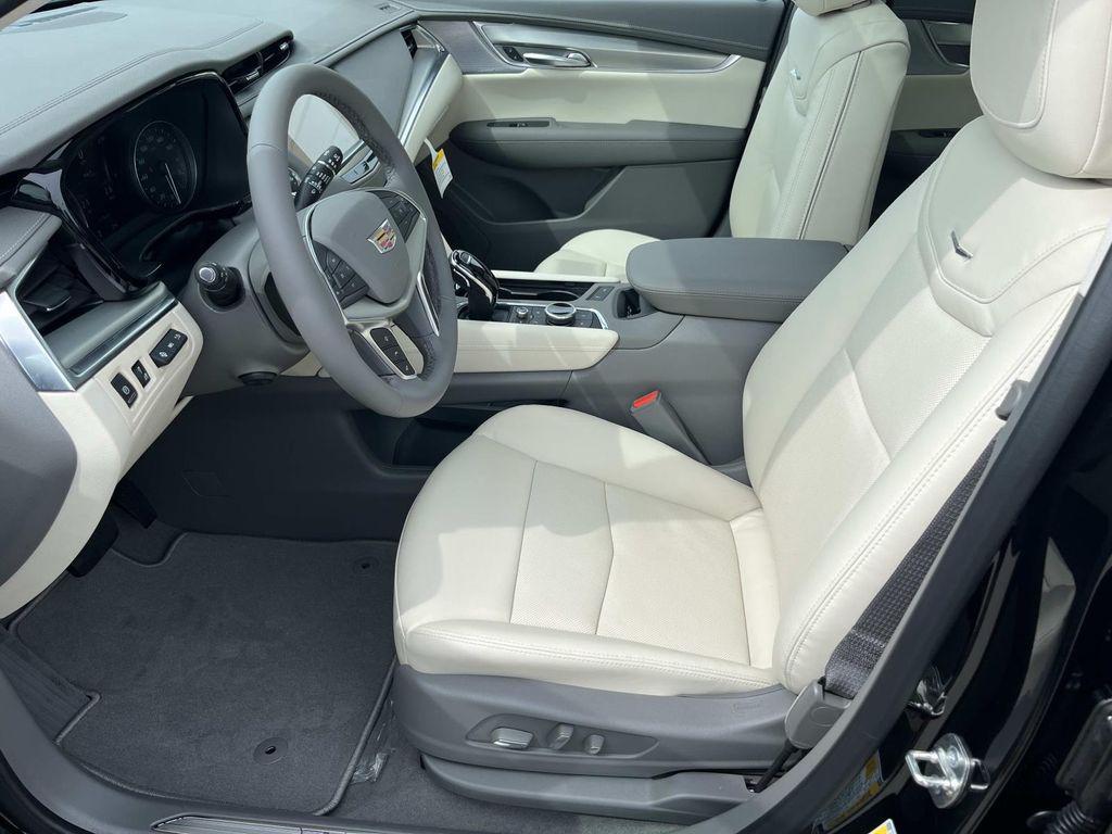 new 2025 Cadillac XT5 car, priced at $57,190