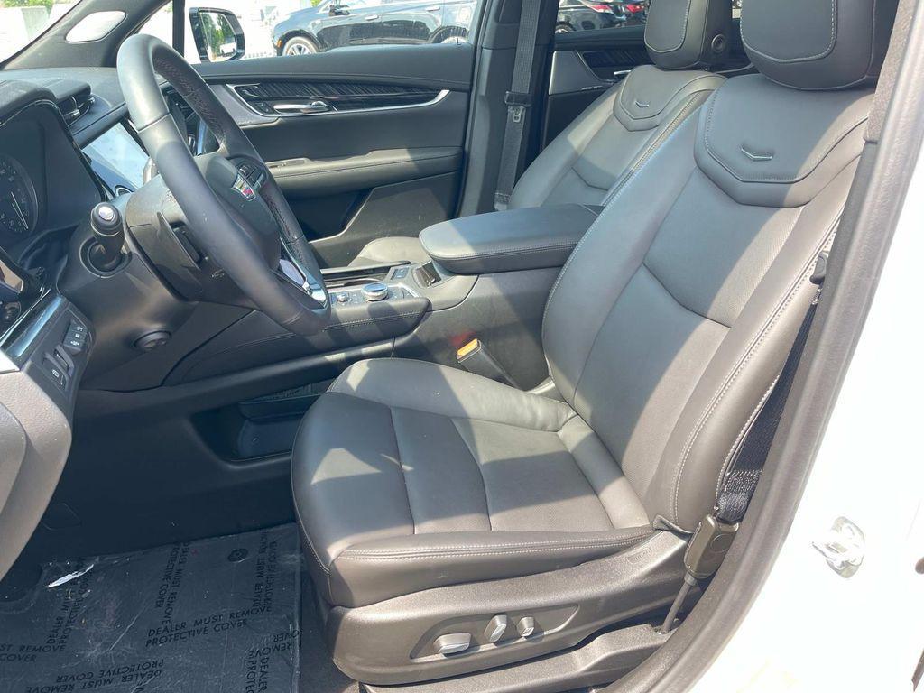 new 2025 Cadillac XT6 car, priced at $62,465