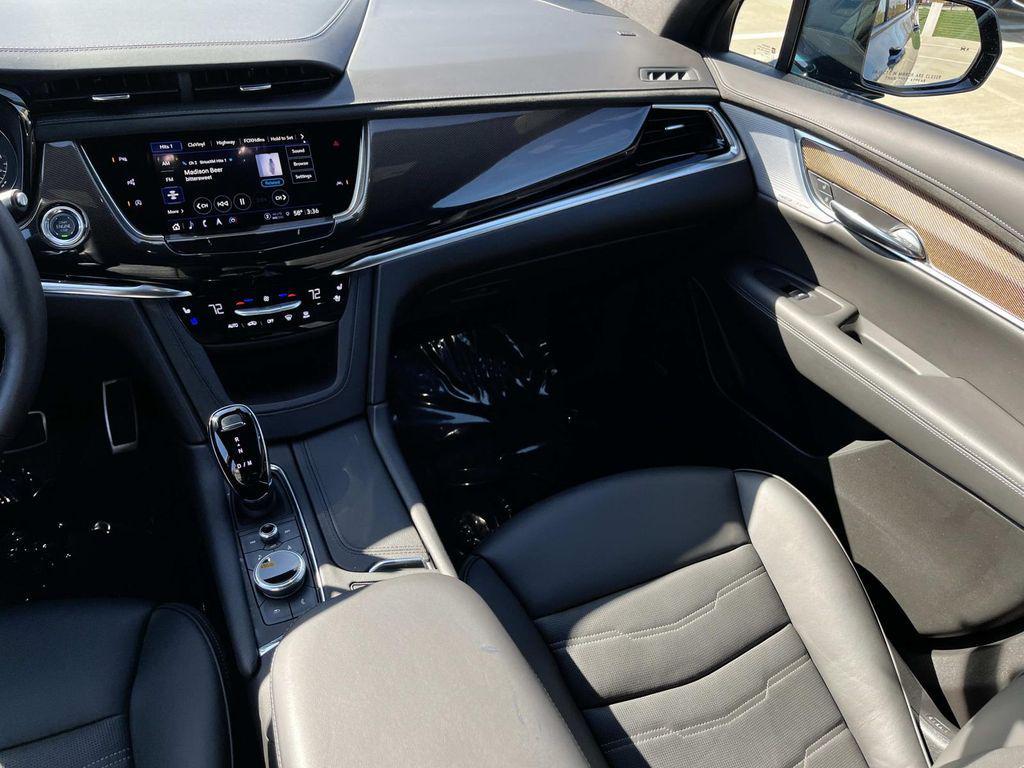 used 2025 Cadillac XT6 car, priced at $57,900