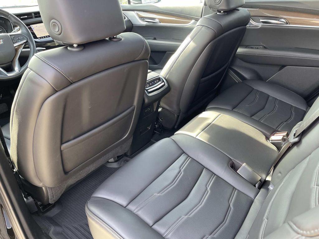 used 2025 Cadillac XT6 car, priced at $54,900