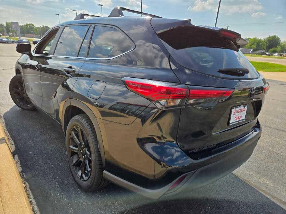 used 2023 Toyota Highlander car, priced at $28,000