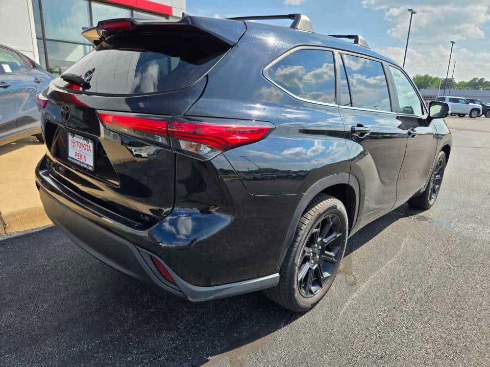 used 2023 Toyota Highlander car, priced at $28,000