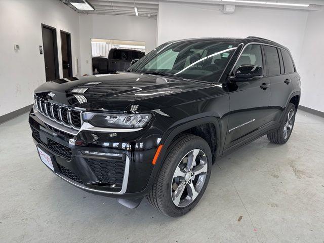 new 2026 Jeep Grand Cherokee car, priced at $40,781