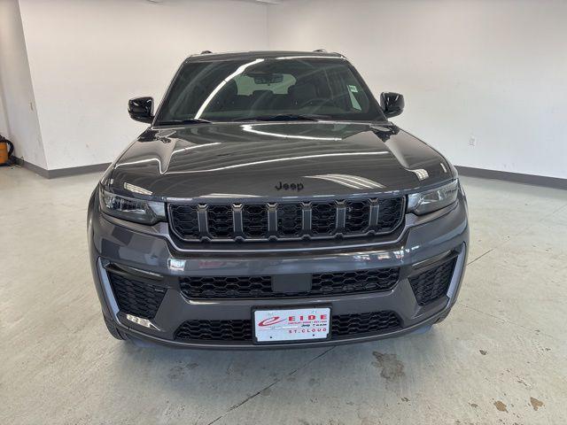 new 2026 Jeep Grand Cherokee car, priced at $43,937
