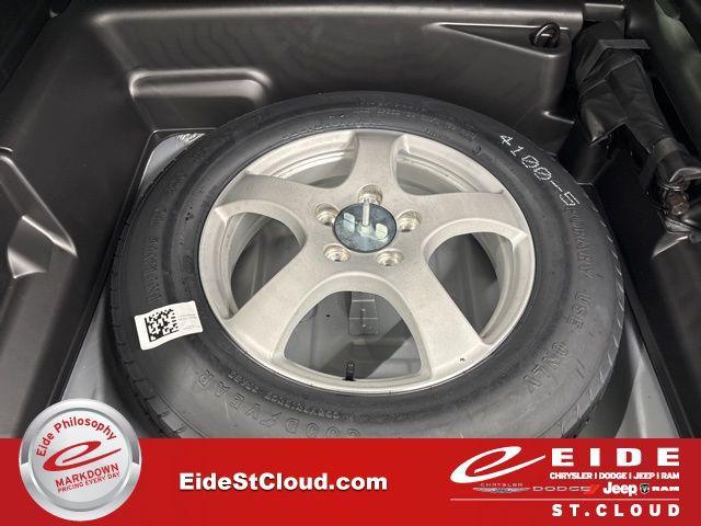 new 2025 Jeep Grand Cherokee car, priced at $40,702