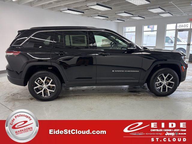 new 2025 Jeep Grand Cherokee car, priced at $40,702