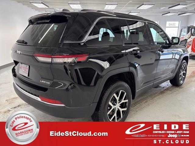 new 2025 Jeep Grand Cherokee car, priced at $40,702