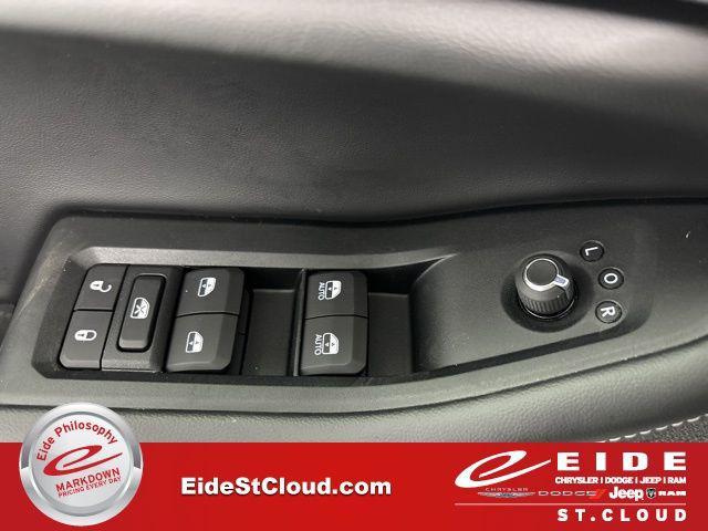 new 2025 Jeep Grand Cherokee car, priced at $40,702