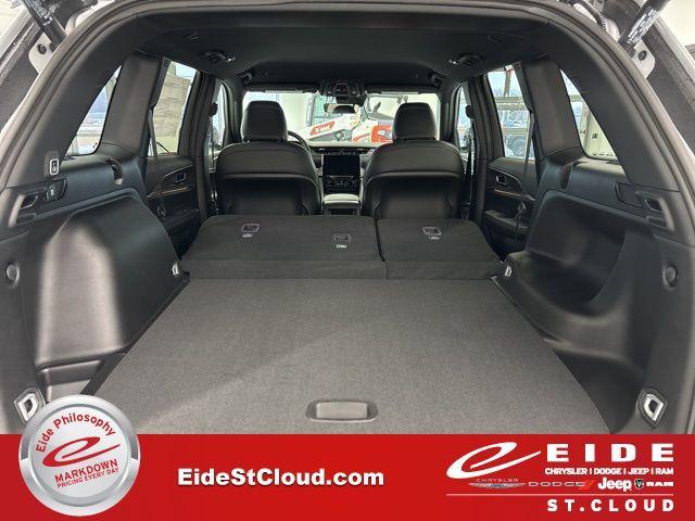 new 2025 Jeep Grand Cherokee car, priced at $40,702