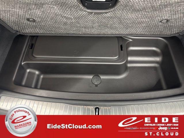 new 2025 Jeep Grand Cherokee L car, priced at $63,072