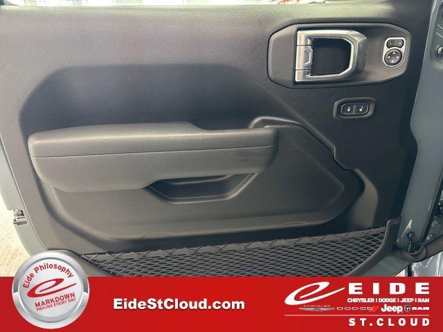 new 2026 Jeep Gladiator car, priced at $47,321