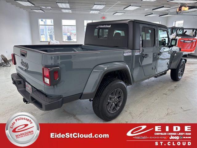 new 2026 Jeep Gladiator car, priced at $47,321