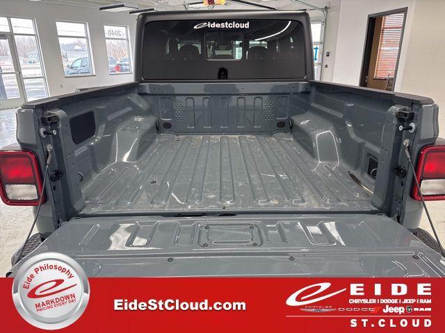 new 2026 Jeep Gladiator car, priced at $47,321