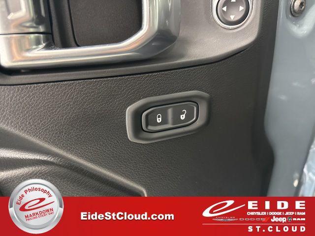 new 2026 Jeep Gladiator car, priced at $47,321