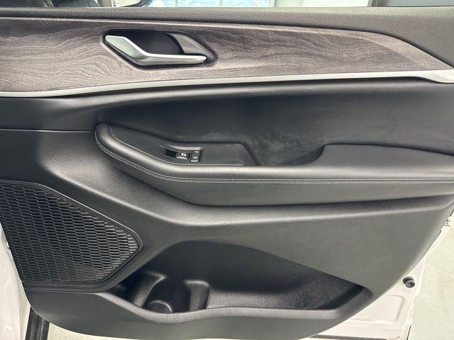 used 2023 Jeep Grand Cherokee car, priced at $29,100