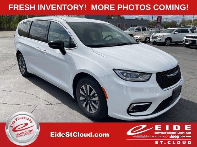 used 2024 Chrysler Pacifica Hybrid car, priced at $27,350