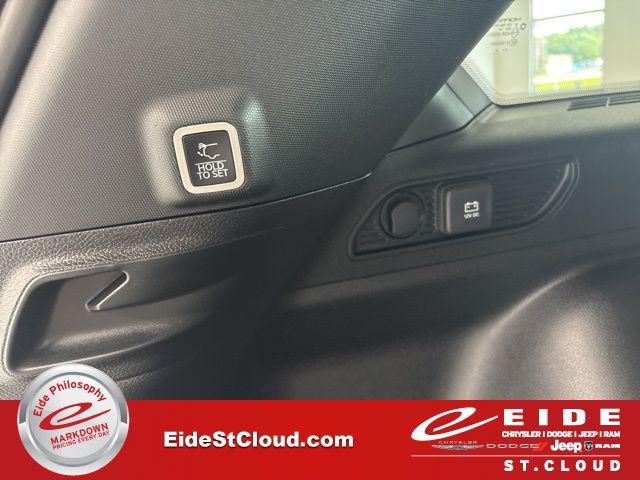 new 2025 Jeep Grand Cherokee car, priced at $43,960