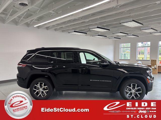 new 2025 Jeep Grand Cherokee car, priced at $43,960