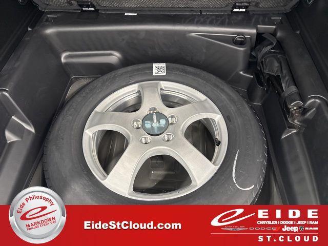 new 2025 Jeep Grand Cherokee car, priced at $43,960