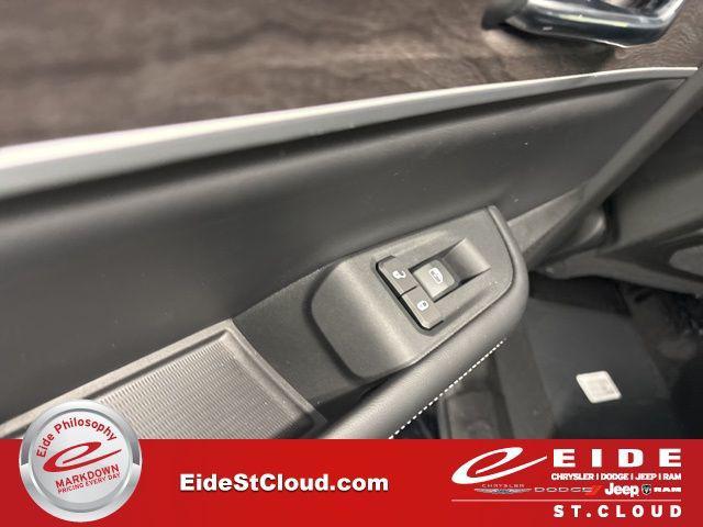 new 2025 Jeep Grand Cherokee car, priced at $43,960