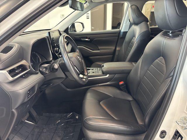 2021 Blizzard Pearl Toyota Highlander