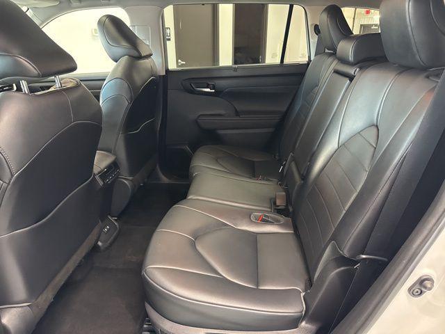 2021 Blizzard Pearl Toyota Highlander