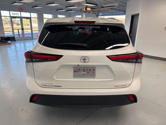 2021 Blizzard Pearl Toyota Highlander