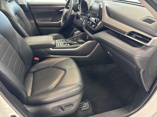 2021 Blizzard Pearl Toyota Highlander