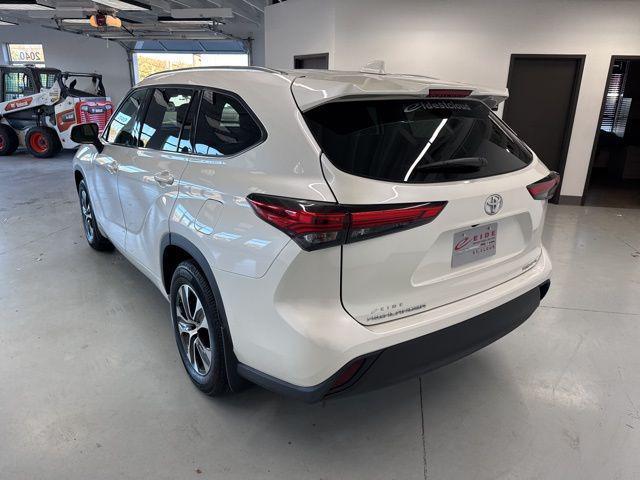 2021 Blizzard Pearl Toyota Highlander