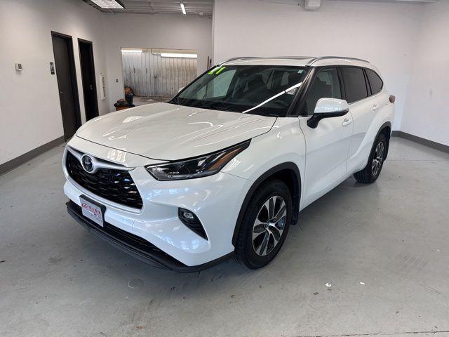 2021 Blizzard Pearl Toyota Highlander