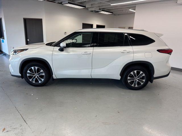 2021 Blizzard Pearl Toyota Highlander