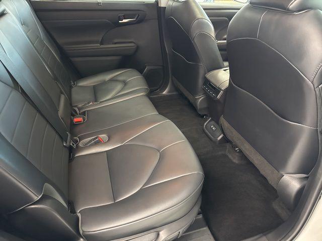 2021 Blizzard Pearl Toyota Highlander