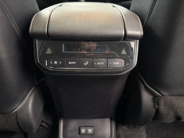 2021 Blizzard Pearl Toyota Highlander