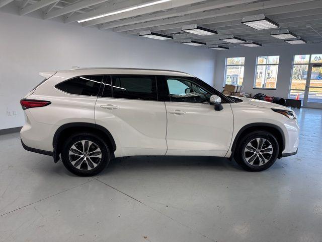 2021 Blizzard Pearl Toyota Highlander