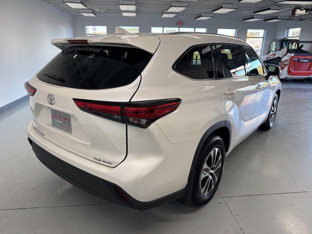 2021 Blizzard Pearl Toyota Highlander