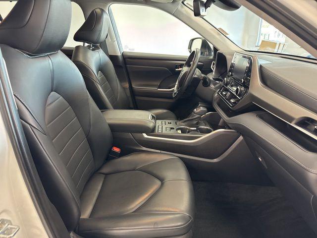2021 Blizzard Pearl Toyota Highlander