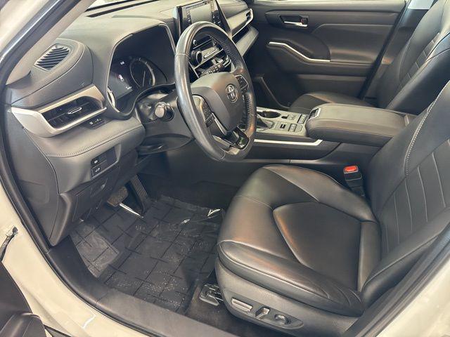 2021 Blizzard Pearl Toyota Highlander