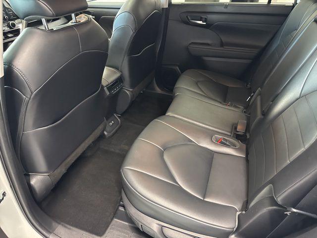 2021 Blizzard Pearl Toyota Highlander