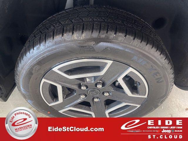 new 2026 Jeep Cherokee car, priced at $43,815