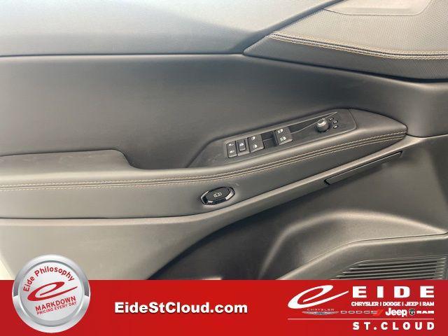 new 2026 Jeep Cherokee car, priced at $43,815