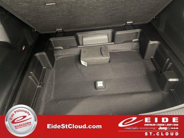 new 2026 Jeep Cherokee car, priced at $43,815