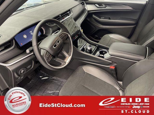 new 2025 Jeep Grand Cherokee car, priced at $40,913