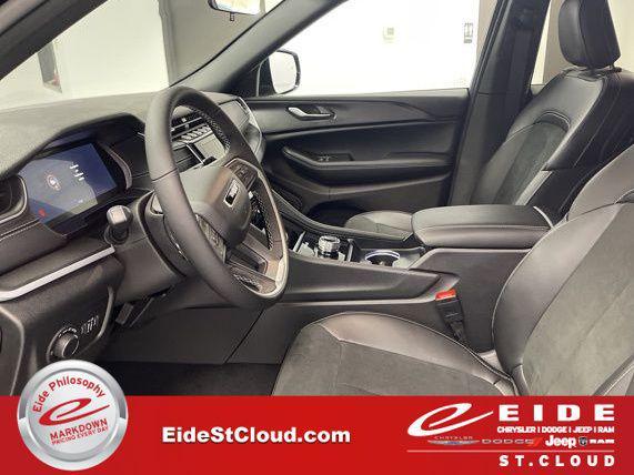 new 2025 Jeep Grand Cherokee car, priced at $40,913